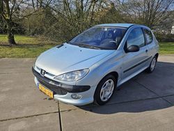 Grijs Gebruikt 2002 Peugeot 206 Hatchback | € 650