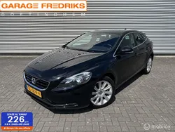 Zwart Gebruikt 2015 Volvo V40 Momentum Stationwagen | € 13.935 (Eerlijke prijs)