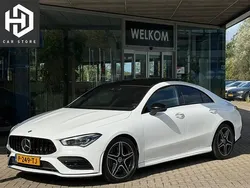 Wit Gebruikt 2022 Mercedes CLA200 AMG line Sedan | € 34.745 (Eerlijke prijs)