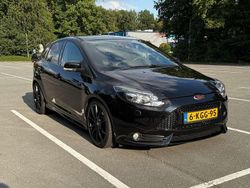 Zwart Gebruikt 2013 Ford Focus ST Hatchback | € 14.000 (Iets duurder)