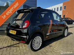 Zwart Gebruikt 2021 Renault Twingo Vibes Hatchback | € 13.895 (Eerlijke prijs)