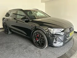 Zwart, metallic lak Gebruikt 2023 Audi e-tron Design SUV | € 42.900 (Iets duurder)