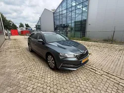 Grijs Gebruikt 2021 Skoda Superb Stationwagen | € 26.800 (Eerlijke prijs)