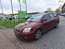 Rood Gebruikt 2004 Toyota Avensis Luna Stationwagen | € 1.199 (Eerlijke prijs)