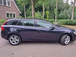 Blauw Gebruikt 2015 Volvo V60 Stationwagen | € 7.850 (Eerlijke prijs)