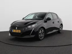 Zwart, metallic lak Gebruikt 2021 Peugeot 208 Allure Hatchback | € 14.950 (Eerlijke prijs)