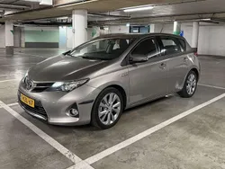 Gebruikt 2013 Toyota Auris Hybrid Executive Sedan | € 9.500 (Eerlijke prijs)