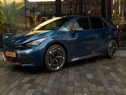 Blauw, metallic lak Gebruikt 2024 Cupra Born Hatchback | € 35.990 (Duur)