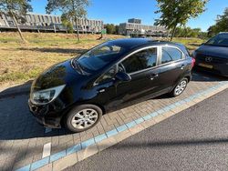Zwart Gebruikt 2012 Kia Rio MPV | € 5.999 (Eerlijke prijs)