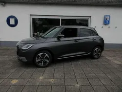 Grijs, metallic lak Nieuw 2025 Suzuki Swift Style Hatchback | € 26.249 (Eerlijke prijs)