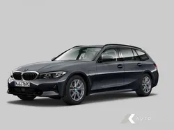 Grijs, metallic lak Gebruikt 2022 BMW 330e Sport Line Stationwagen | € 34.900 (Goede deal)