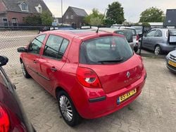 Rood Gebruikt 2007 Renault Clio II Hatchback | € 1.400 (Goede deal)