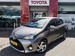 Bruin Gebruikt 2015 Toyota Yaris Hatchback | € 12.995 (Eerlijke prijs)