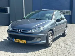 Grijs Gebruikt 2007 Peugeot 206 Forever Hatchback | € 999 (Eerlijke prijs)