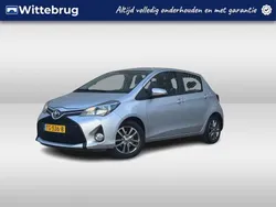 Grijs Gebruikt 2016 Toyota Yaris Hatchback | € 9.750 (Eerlijke prijs)