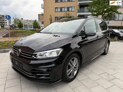 Zwart Gebruikt 2016 VW Touran R-line MPV | € 18.999