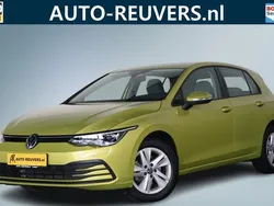 Geel, metallic lak Gebruikt 2020 VW Golf VIII Life Hatchback | € 19.900 (Super prijs)