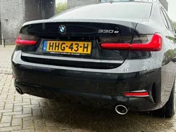 Zwart Gebruikt 2020 BMW 330e Executive Sedan | € 29.000 (Eerlijke prijs)