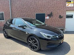 Zwart Gebruikt 2017 Opel Astra Edition Hatchback | € 7.495 (Eerlijke prijs)