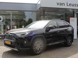 Zwart Gebruikt 2019 Toyota RAV4 Hybrid Executive SUV | € 30.900 (Eerlijke prijs)