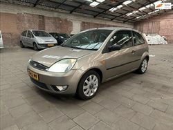Grijs Gebruikt 2003 Ford Fiesta Ghia Hatchback | € 1.399 (Eerlijke prijs)