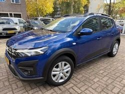 Blauw Gebruikt 2023 Dacia Sandero Expression Hatchback | € 18.950 (Eerlijke prijs)