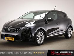 Zwart Gebruikt 2024 Renault Clio V Evolution Hatchback | € 19.195 (Eerlijke prijs)