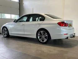 Wit, metallic lak Gebruikt 2014 BMW 316 Sport Line Sedan | € 14.950 (Eerlijke prijs)