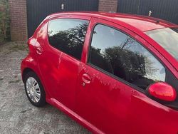 Rood Gebruikt 2008 Toyota Aygo Hatchback | € 2.500 (Eerlijke prijs)