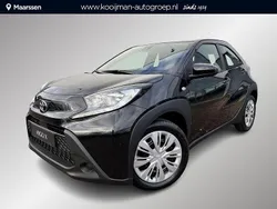 Zwart Nieuw 2025 Toyota Aygo Play Hatchback | € 20.845 (Goede deal)