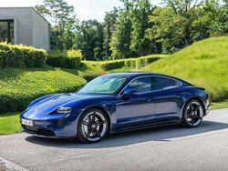 Blauw Gebruikt 2022 Porsche Taycan Performance Package Sedan | € 60.950 (Eerlijke prijs)