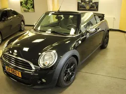 Zwart, metallic lak Gebruikt 2011 Mini One Cabriolet Salt Cabriolet | € 9.950 (Eerlijke prijs)