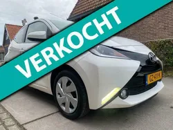 Wit Gebruikt 2015 Toyota Aygo X-play Hatchback | € 5.500 (Goede deal)
