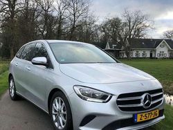 Grijs Gebruikt 2021 Mercedes B180 Premium MPV | € 27.500 (Eerlijke prijs)