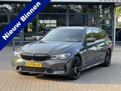 Grijs Gebruikt 2021 BMW 320 Executive Stationwagen | € 23.745 (Super prijs)