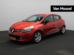 Rood Gebruikt 2015 Renault Clio IV Expression Hatchback | € 7.900 (Eerlijke prijs)