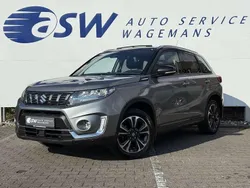 Grijs Gebruikt 2023 Suzuki Vitara Style SUV | € 25.950 (Eerlijke prijs)