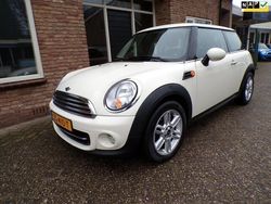 Wit, metallic lak Gebruikt 2012 Mini Cooper Hatchback | € 5.900 (Goede deal)