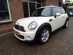 Wit, metallic lak Gebruikt 2012 Mini Cooper Hatchback | € 5.950 (Goede deal)