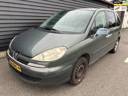 Grijs Gebruikt 2008 Peugeot 807 MPV | € 595