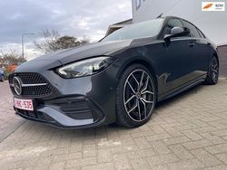 Zwart (metallic) Gebruikt 2022 Mercedes C200 AMG line Sedan | € 39.500 (Goede deal)