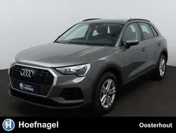 Grijs Gebruikt 2021 Audi Q3 Business SUV | € 32.900