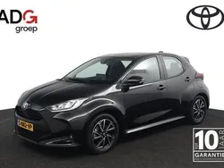 Zwart Gebruikt 2023 Toyota Yaris Hatchback | € 23.550 (Eerlijke prijs)
