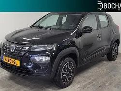 Zwart, metallic lak Gebruikt 2023 Dacia Spring Essentiel Hatchback | € 12.400 (Goede deal)