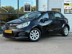 Zwart Gebruikt 2015 Kia Rio Hatchback | € 7.499 (Eerlijke prijs)