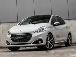 Wit Gebruikt 2017 Peugeot 208 Hatchback | € 8.950 (Eerlijke prijs)