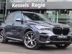Grijs, metallic lak Gebruikt 2022 BMW X5 M Sport SUV | € 69.950 (Eerlijke prijs)