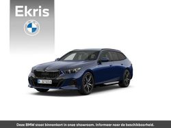 Blauw, metallic lak Nieuw 2025 BMW 520 M Sport Stationwagen | € 86.093 (Eerlijke prijs)