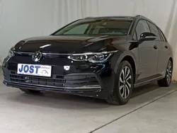 Zwart Gebruikt 2022 VW Golf VIII Active Sedan | € 30.024 (Eerlijke prijs)