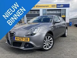 Grijs, metallic lak Gebruikt 2014 Alfa Romeo Giulietta Veloce Hatchback | € 7.999 (Eerlijke prijs)